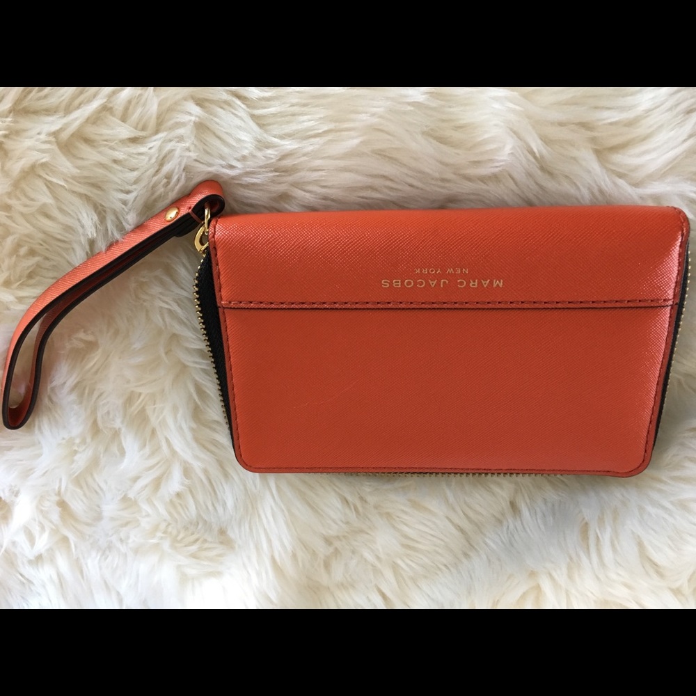  Marc Jacobs Phone Wristlet